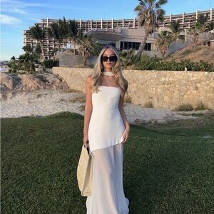 Elegant White Strapless Dress